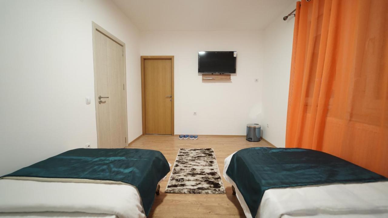 Madigan'S Hotel Kosovo Polje Ngoại thất bức ảnh