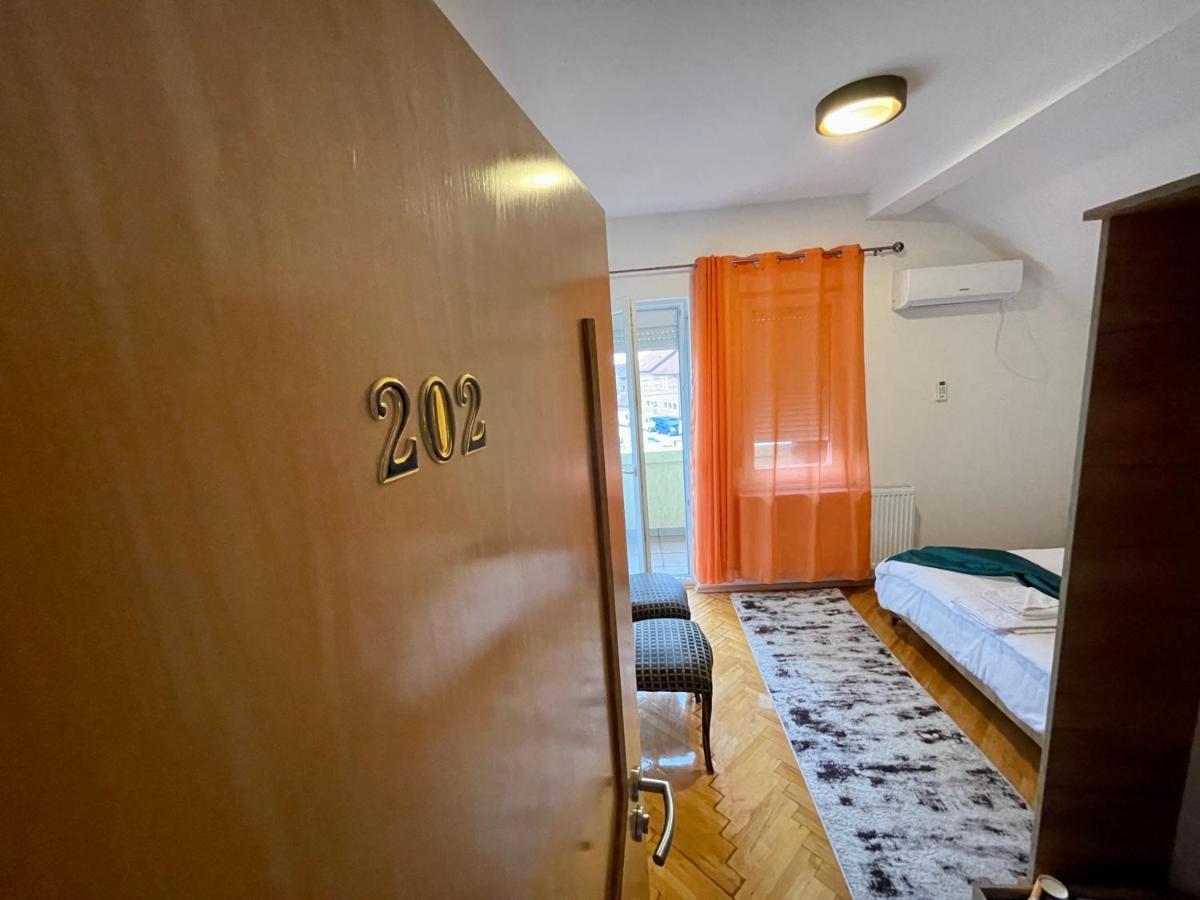 Madigan'S Hotel Kosovo Polje Ngoại thất bức ảnh