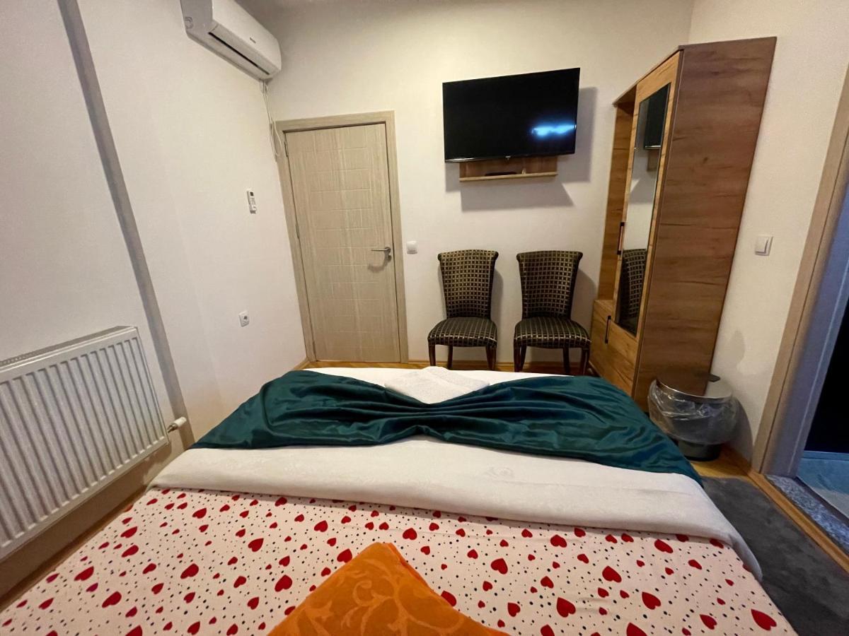 Madigan'S Hotel Kosovo Polje Ngoại thất bức ảnh