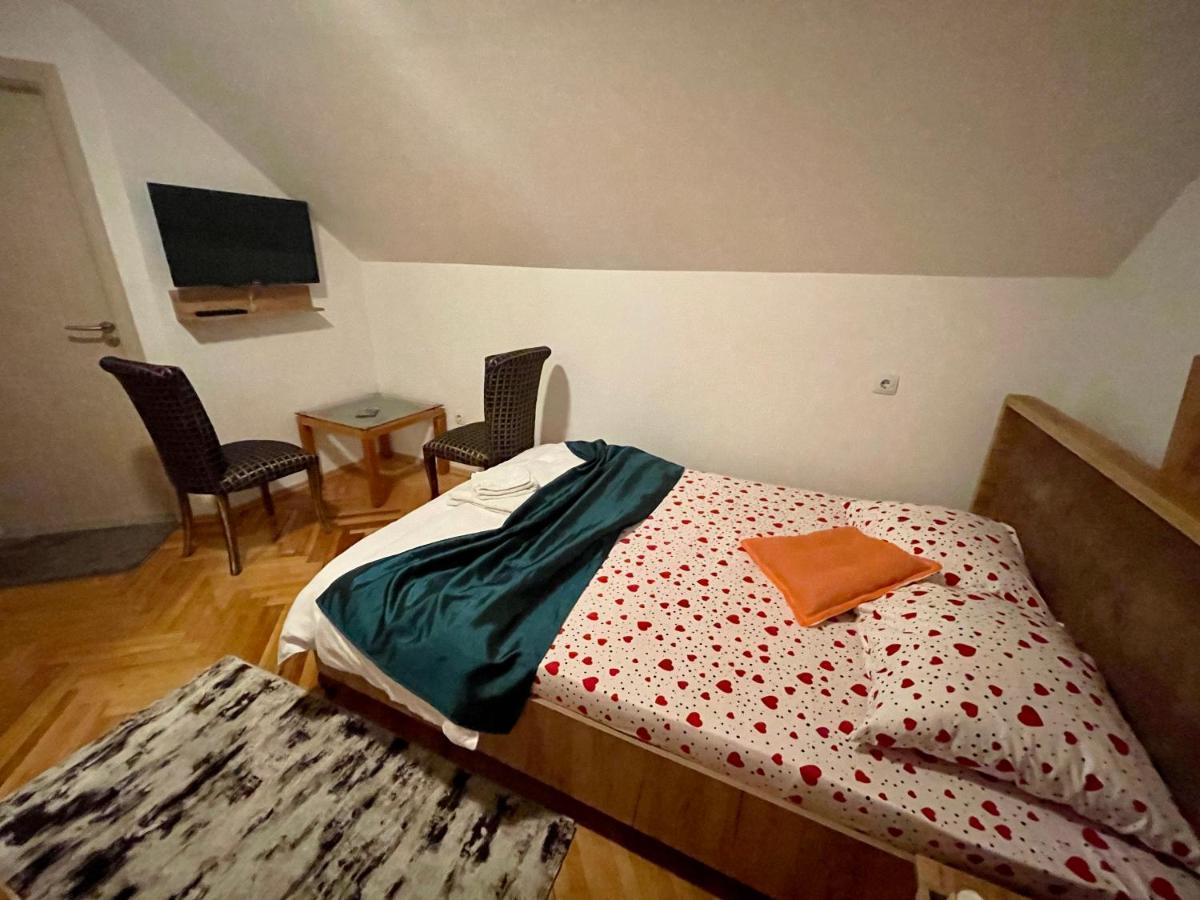 Madigan'S Hotel Kosovo Polje Ngoại thất bức ảnh