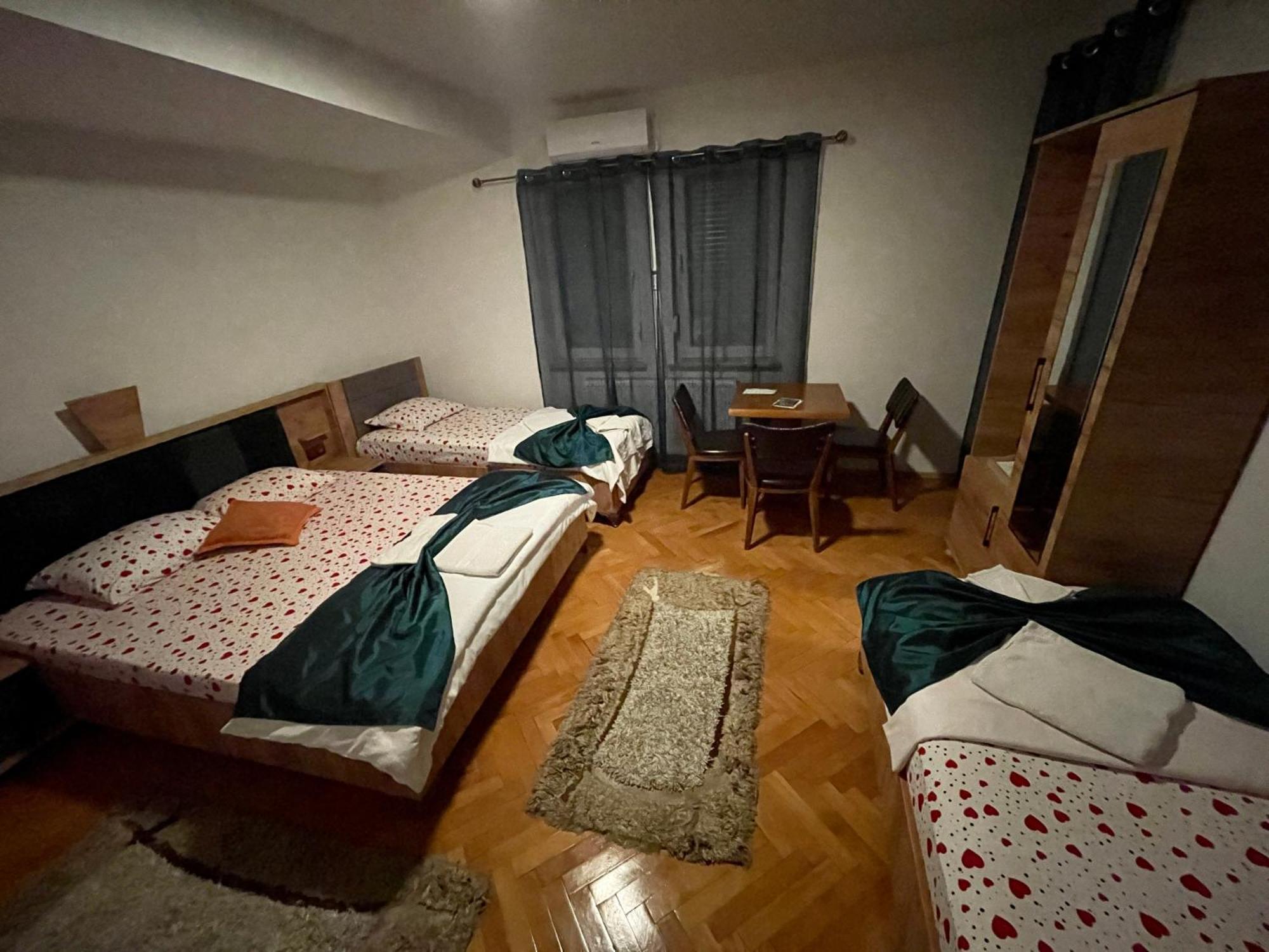 Madigan'S Hotel Kosovo Polje Ngoại thất bức ảnh