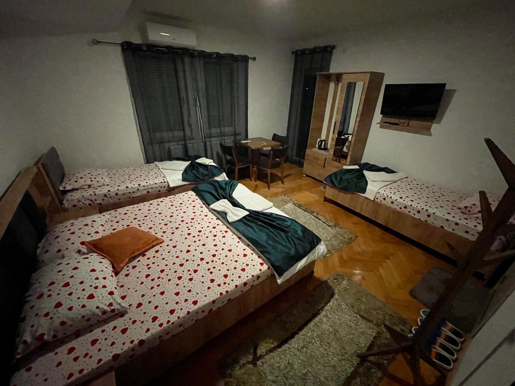 Madigan'S Hotel Kosovo Polje Ngoại thất bức ảnh