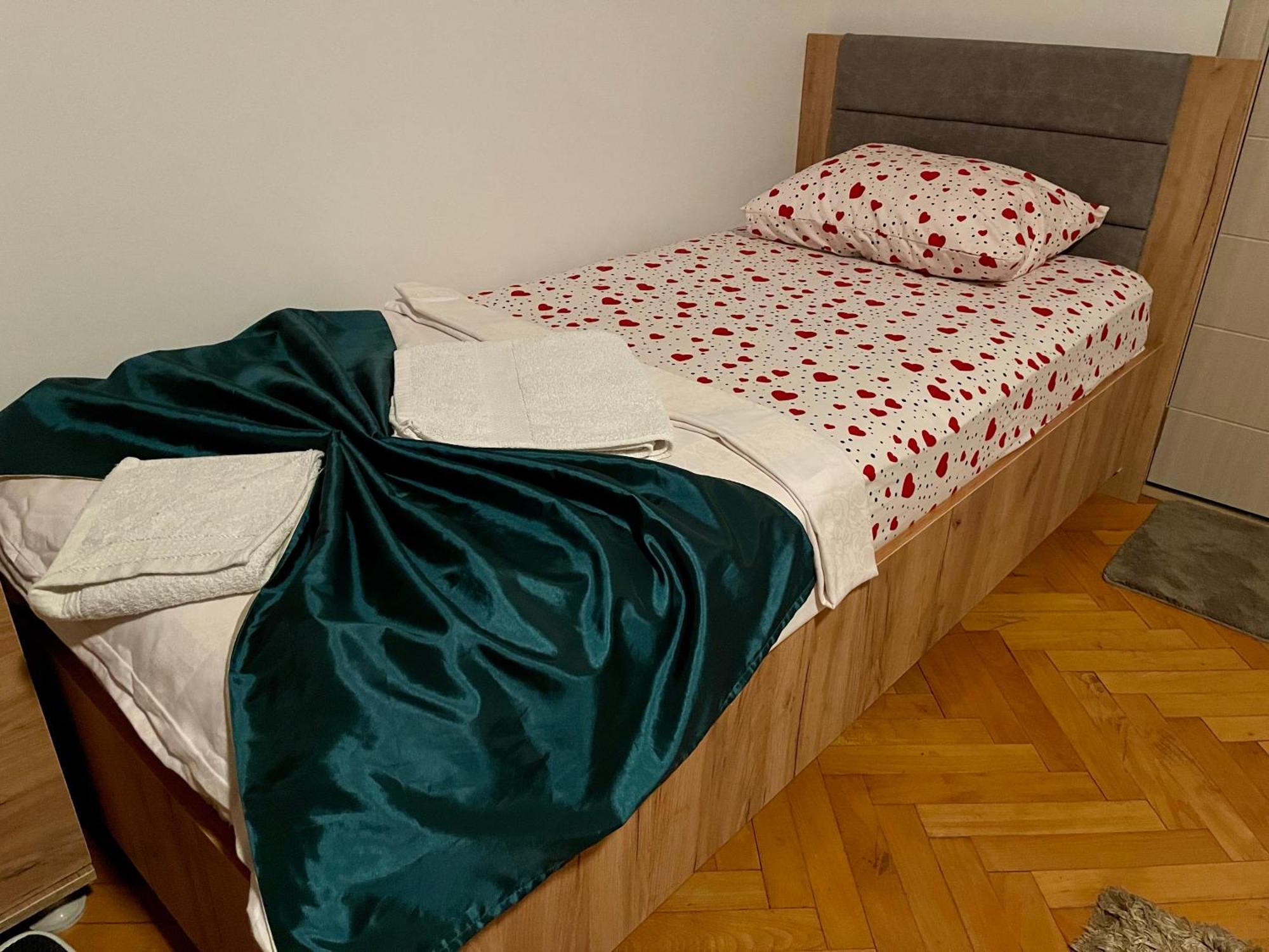 Madigan'S Hotel Kosovo Polje Ngoại thất bức ảnh
