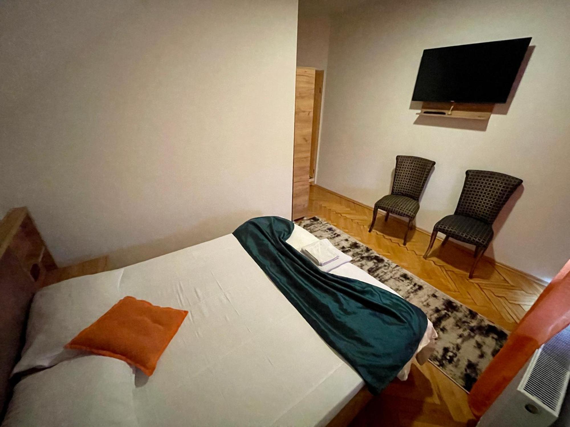 Madigan'S Hotel Kosovo Polje Ngoại thất bức ảnh