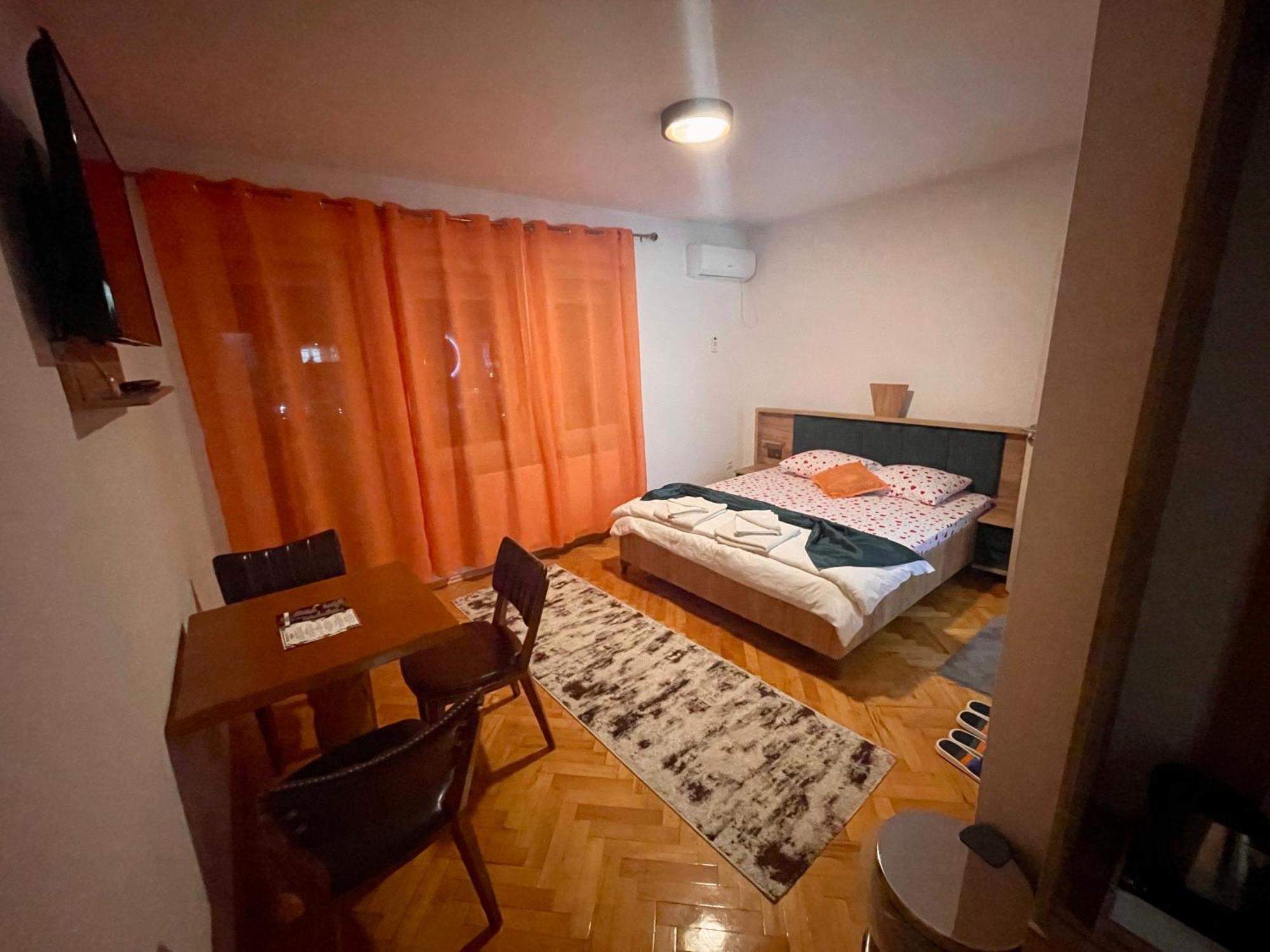 Madigan'S Hotel Kosovo Polje Ngoại thất bức ảnh