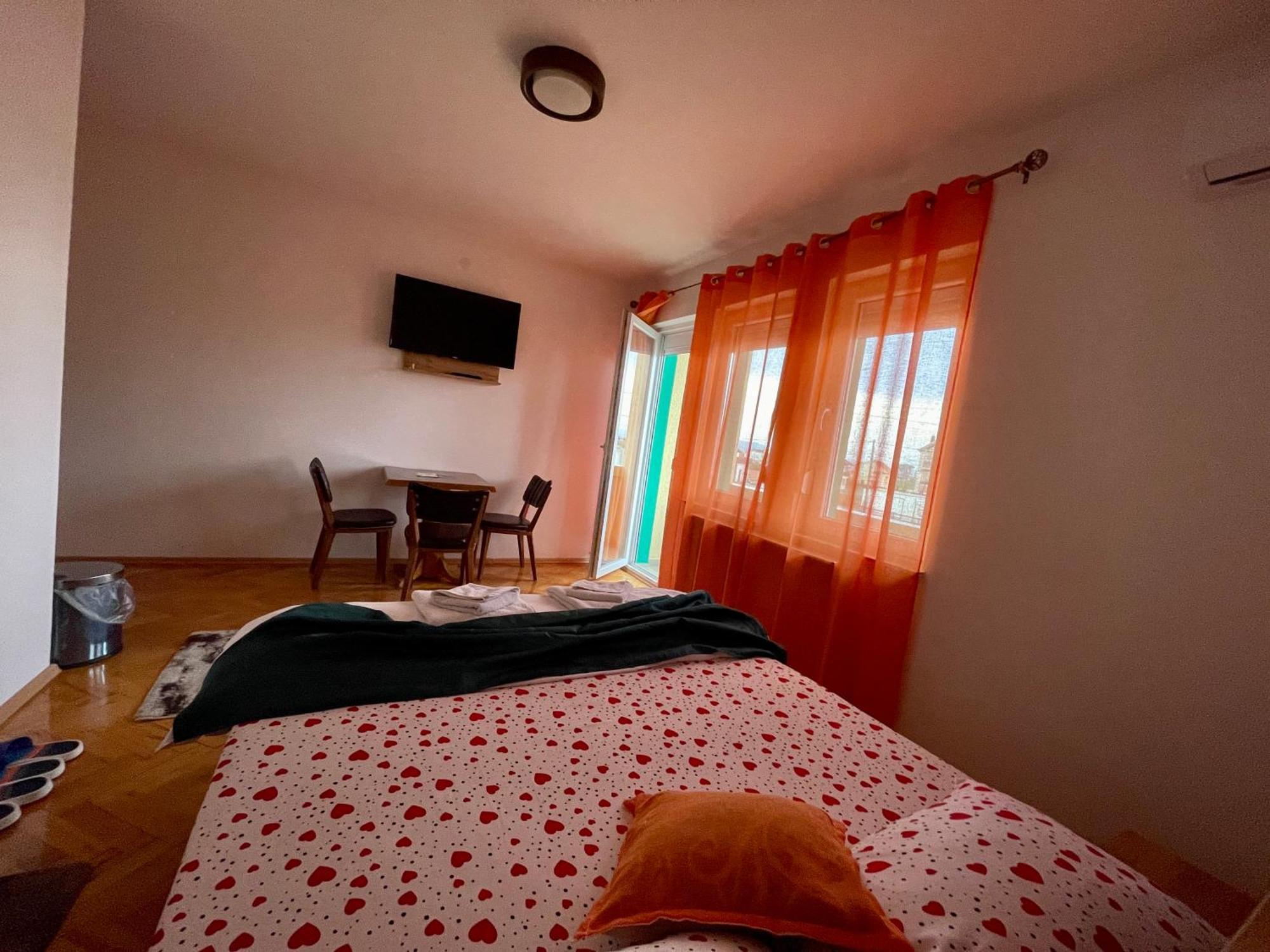 Madigan'S Hotel Kosovo Polje Ngoại thất bức ảnh