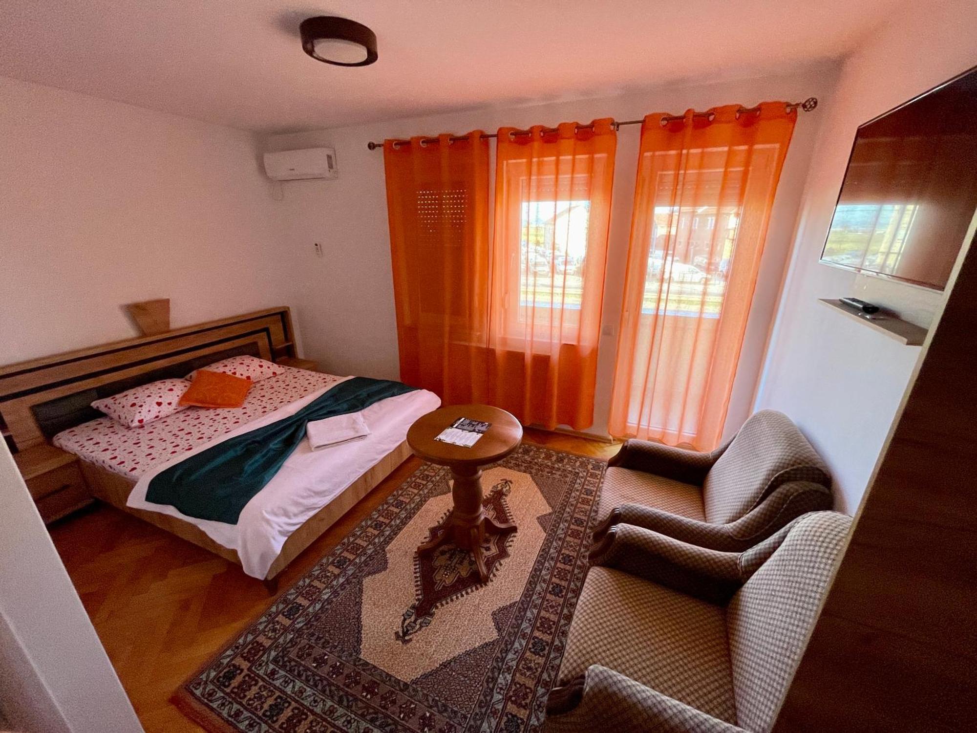 Madigan'S Hotel Kosovo Polje Ngoại thất bức ảnh