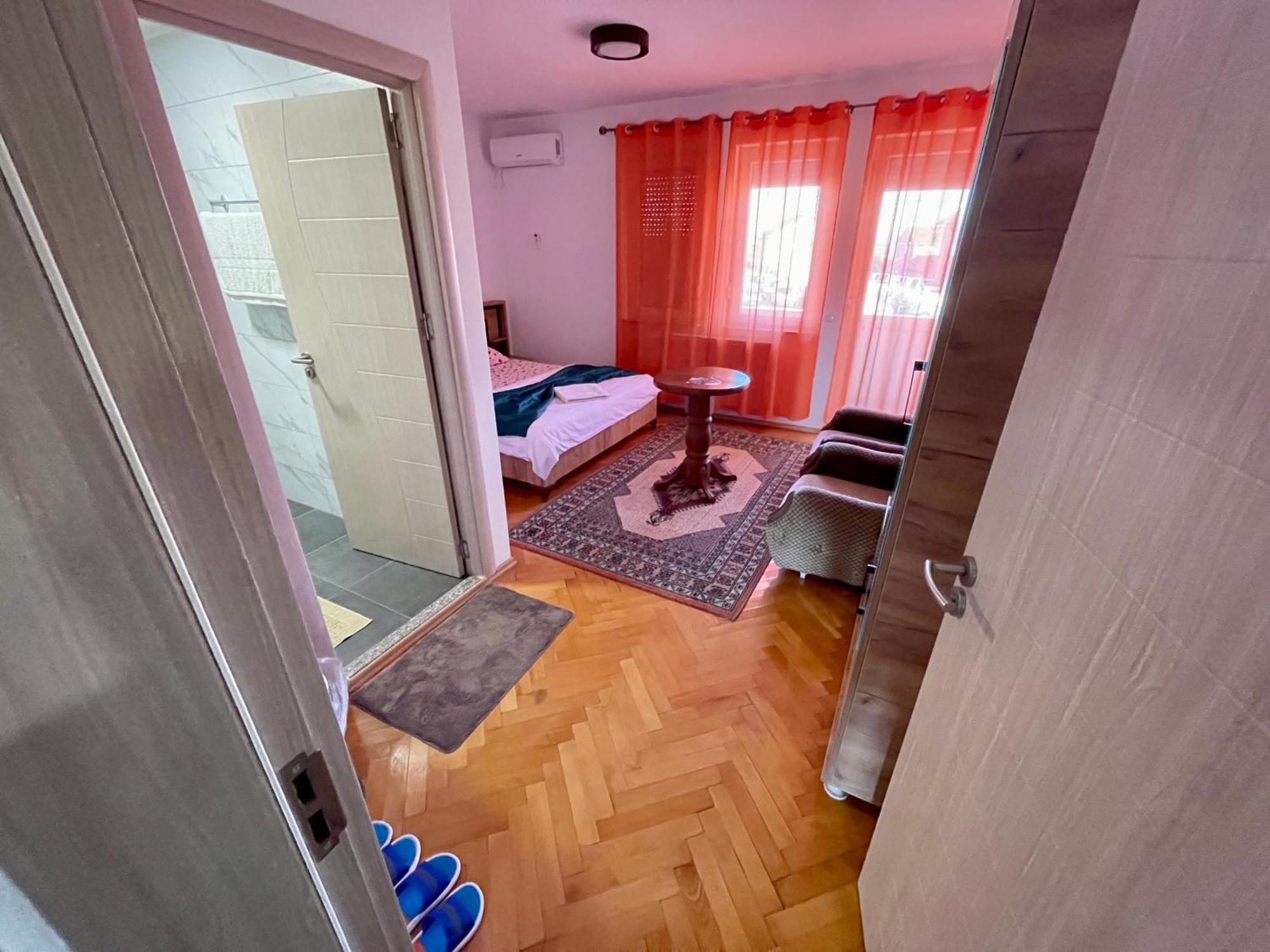 Madigan'S Hotel Kosovo Polje Ngoại thất bức ảnh